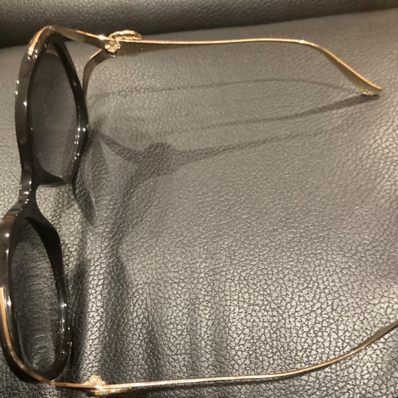 Gucci Oversized Black Sunglasses with Detail